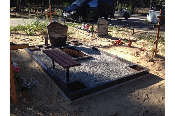 Oriģināla kapu vietas labiekārtošana