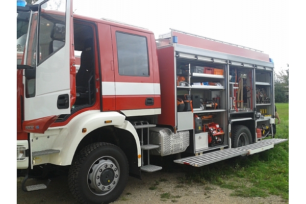 Ugunsdzēsības līdzekļi un iekārtas; 

