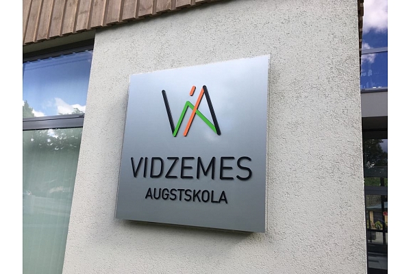 Gaismas kaste, gaismas reklāma, Vidzeme, augstskola, Valmiera, Artifex plus