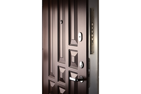 Metāla durvis dzīvoklim