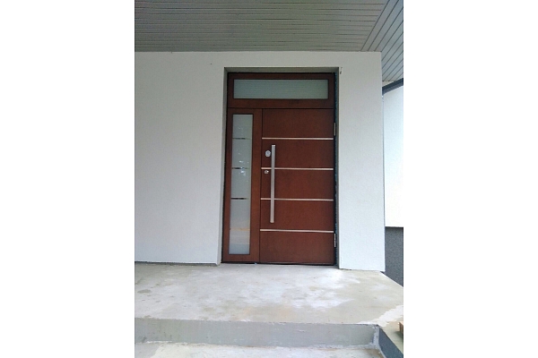 Skydas durvis mājai