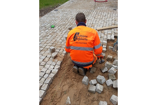 Baltijas Ceļdaris, bruģēšanas, asfaltēšanas pakalpojumi.