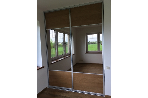 Iebūvējamais skapis ar bīdāmām durvīm