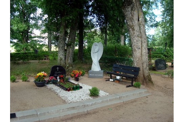 Aivars-K, kapu pieminekļi, skulptūras, granīta kāpnes, Cēsis, Valmiera