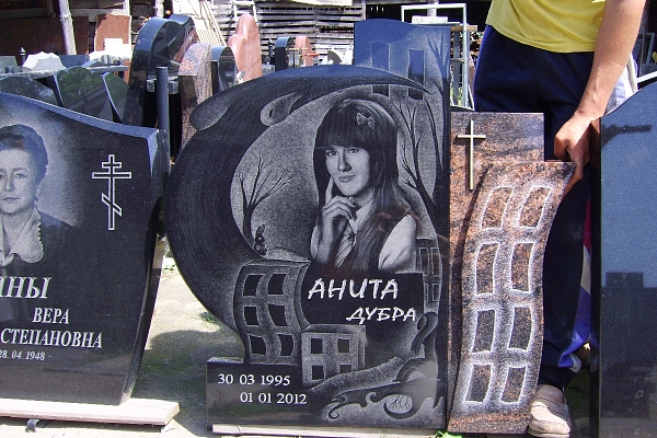 kapu pieminekļu gravēšana