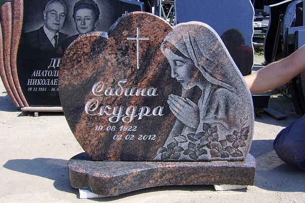 Granīta pieminekļi