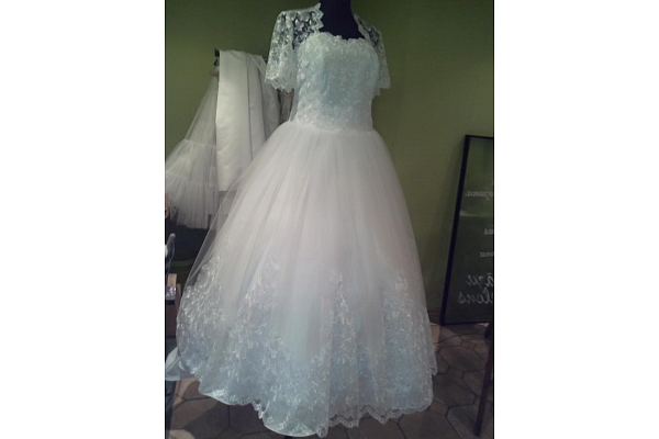 Kāzu tērpu tirdzniecība, noma, dizainera un šūšanas pakalpojumi