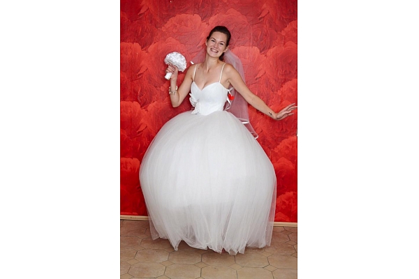 Kāzu tērpu tirdzniecība, noma, dizainera un šūšanas pakalpojumi