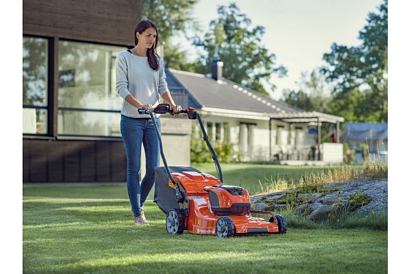 Akumulatoru zāles pļāvēji Liepājā