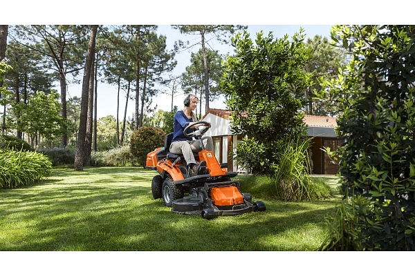 Raideri, raideri ar savācējgrozu, traktori, robotizēti pļāvēji Husqvarna, Stiga