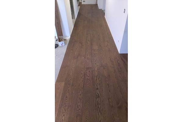 Profesionāla ozola un oša koka grīdu un parketa ieklāšana, restaurācija, tirdzniecība. Ražots Latvijā.