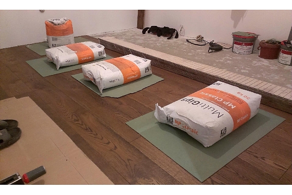 Profesionāla ozola un oša koka grīdu un parketa ieklāšana, restaurācija, tirdzniecība. Ražots Latvijā.