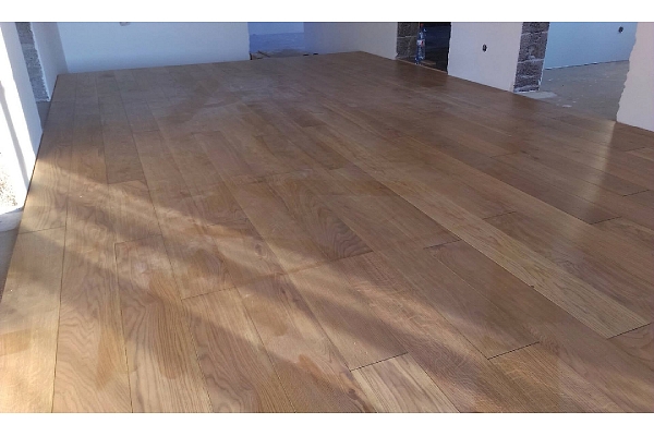 Profesionāla ozola un oša koka grīdu un parketa ieklāšana, restaurācija, tirdzniecība. Ražots Latvijā.