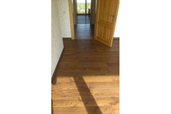Profesionāla ozola un oša koka grīdu un parketa ieklāšana, restaurācija, tirdzniecība. Ražots Latvijā.