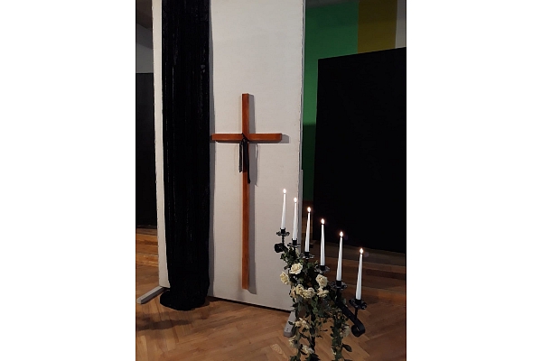Pilns diennakts apbedīšanas pakalpojumu serviss