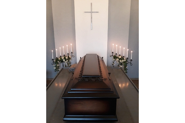 Pilns diennakts apbedīšanas pakalpojumu serviss