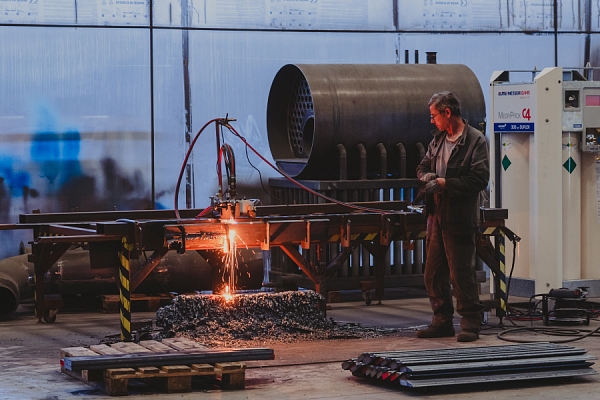 Metāla plazmas griešana rūpnīcā – precīza metālapstrāde industriālajiem projektiem