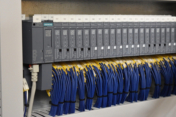 Elektrosadales un kontroles iekārtu ražošana