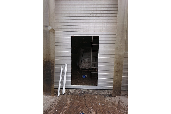 Durvju iegriešana pacelamajos vartos