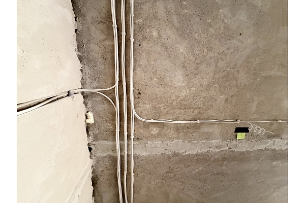 Elektroinstalācijas darbi procesā