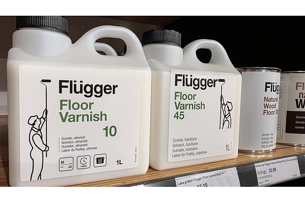 Flugger grīdas lakas stends Profcentrs veikalā