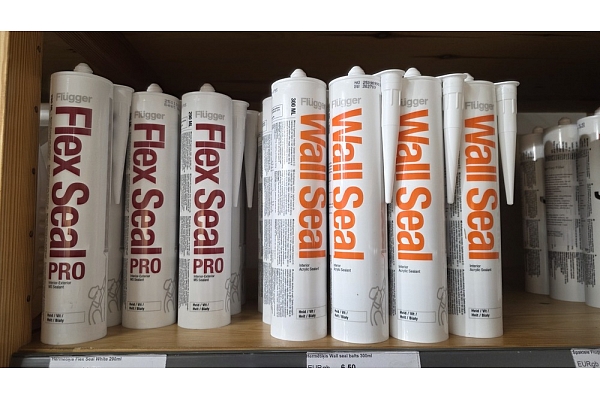 Flugger hermētiķu stends Profcentrs veikalā