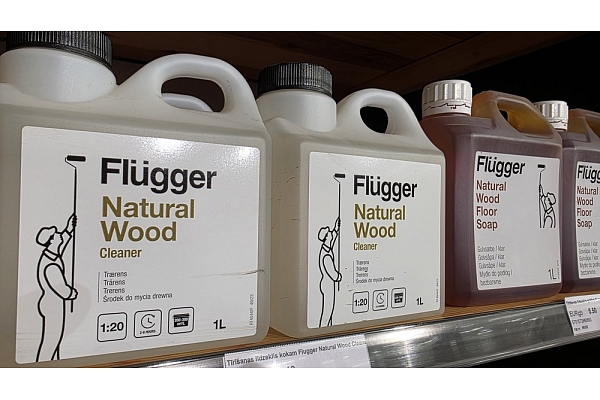 Flugger koka virsmu tīrīšanas līdzekļu stends Profcentrs veikalā