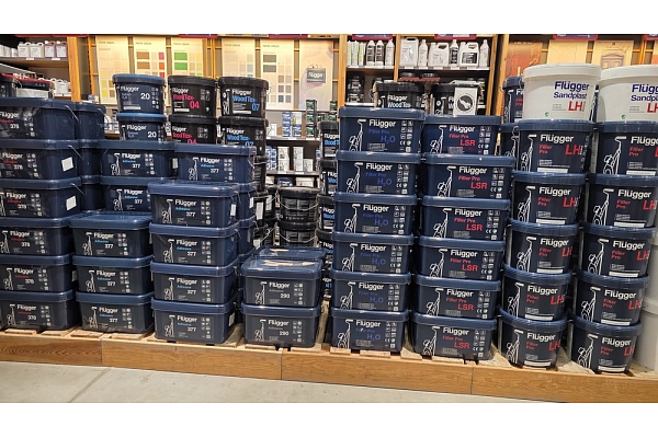 Flugger produktu stends Profcentrs veikalā