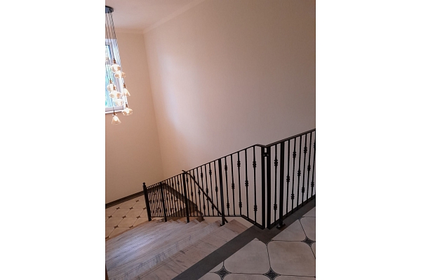 Metāla margas un velosipēdu statīvi