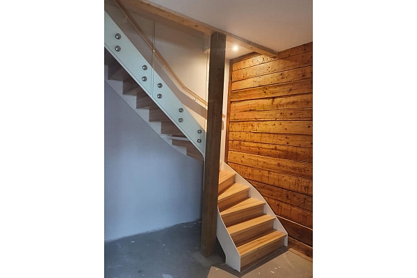 Nestandarta iekštelpu un ārtelpu kāpņu un trepju projektēšana, izgatavošana un uzstādīšana Kurzemē