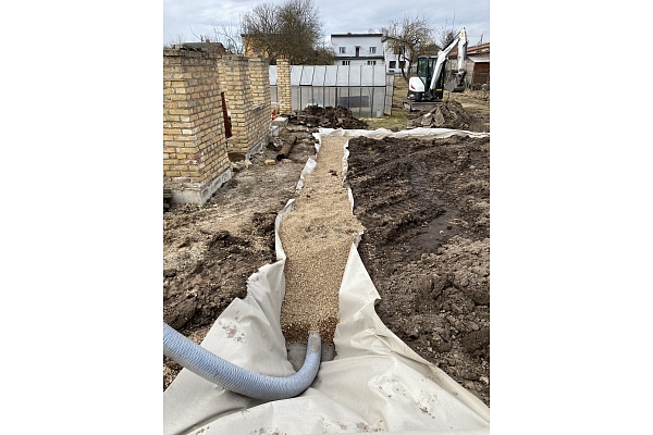 Cauruļu sistēmas uzstādīšana rūpnīcā.