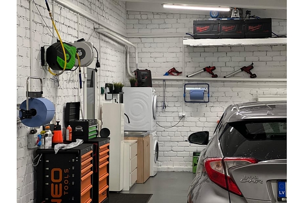 Vieglo automašīnu stiklu maiņa