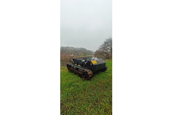 Tālvadības zāles pļaušanas robots