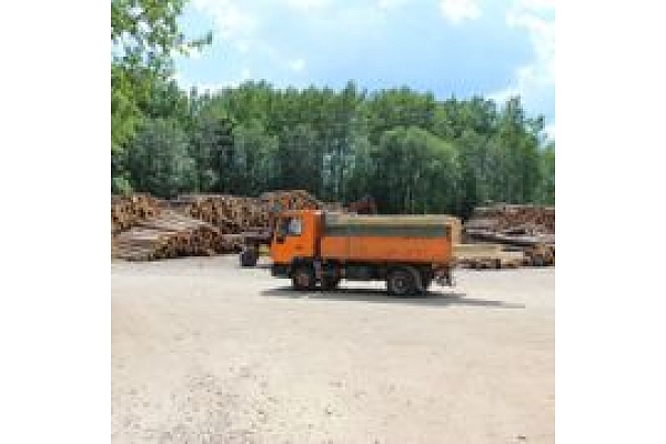 Kokmateriālu pārvadājumi - kravas automašīna darbībā