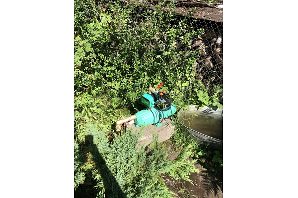 Ūdens sūknis un spices sistēma dārza laistīšanai