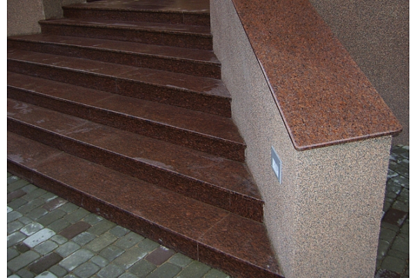 Granīta kāpņu, galdu, virtuves virsmu, palodžu, kamīna plauktu, suvenīru izgatavošana.