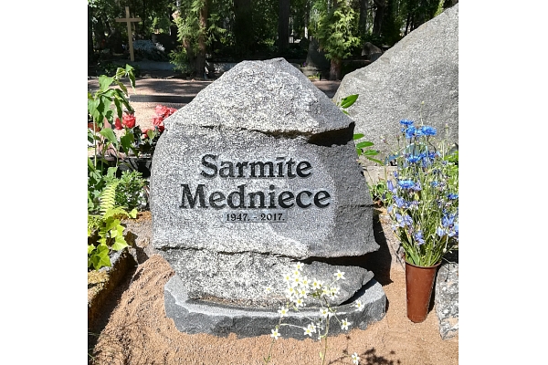 A A darbnīca, akmens apstrāde, kapu pieminekļi