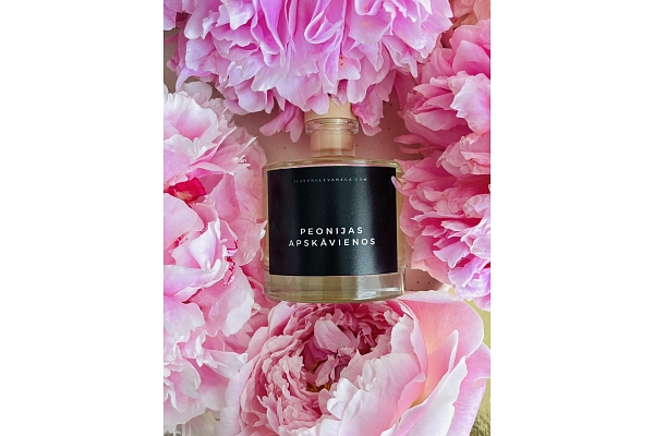 Mājas smaržas "Peonijas apskāvienos"