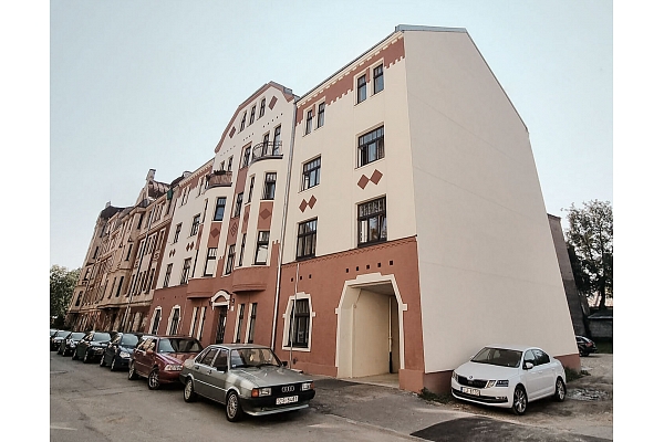 dekoratīvā apmetuma uzklāšana