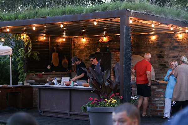 Āra virtuves atmosfēra