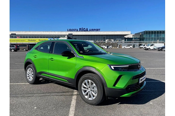 Auto noma lidostā Rīga