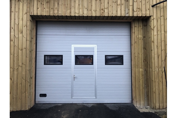 Paceļamie varti ar logiem