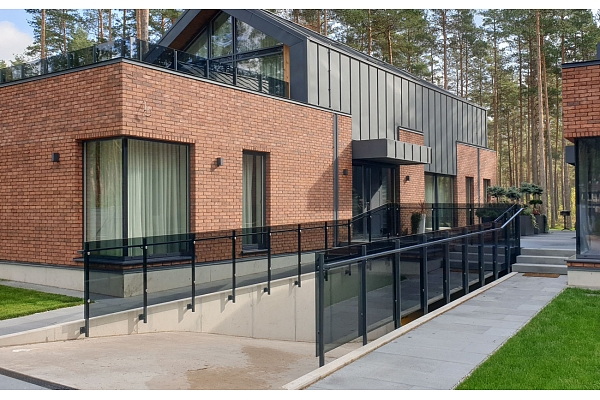 stikla margas kāpnēm