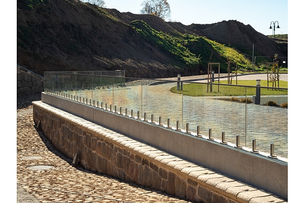 stikla stiprinājumi