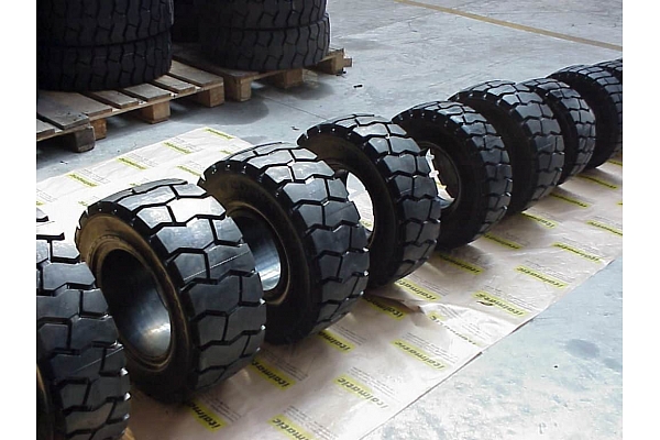 Industriālās riepas