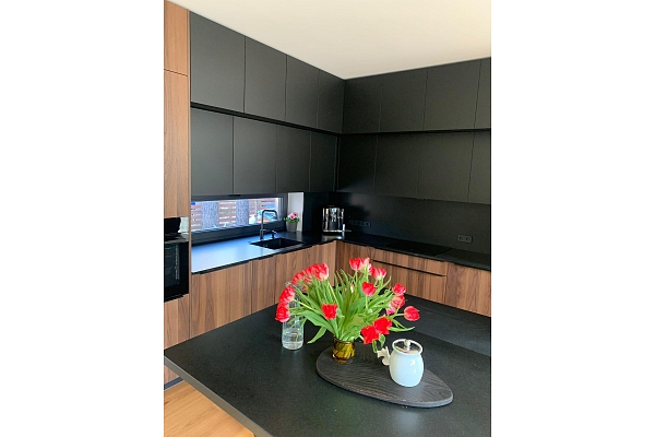 Silestone Negro Tebas virtuve