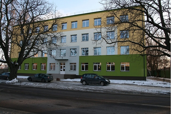 Atjaunota ēkas fasāde