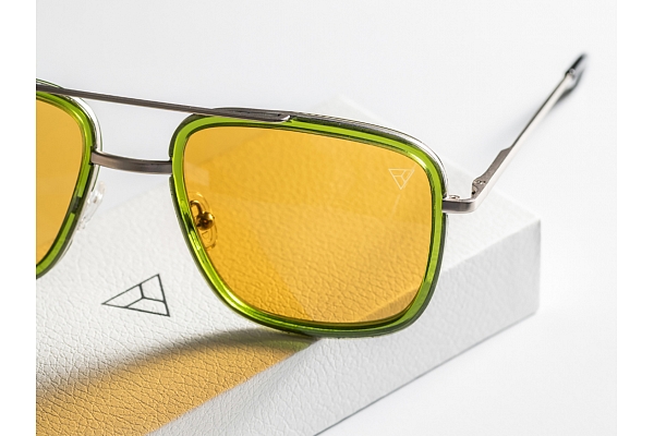 Spilgta pasaule ar Hyperlight Optics bez atspīdumiem