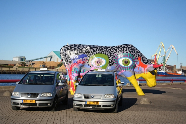 Taksometrs ar diviem vadītājiem ilgākiem braucieniem