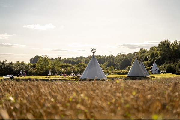 Tipi Village Nomadic Homes vieta retrītiem